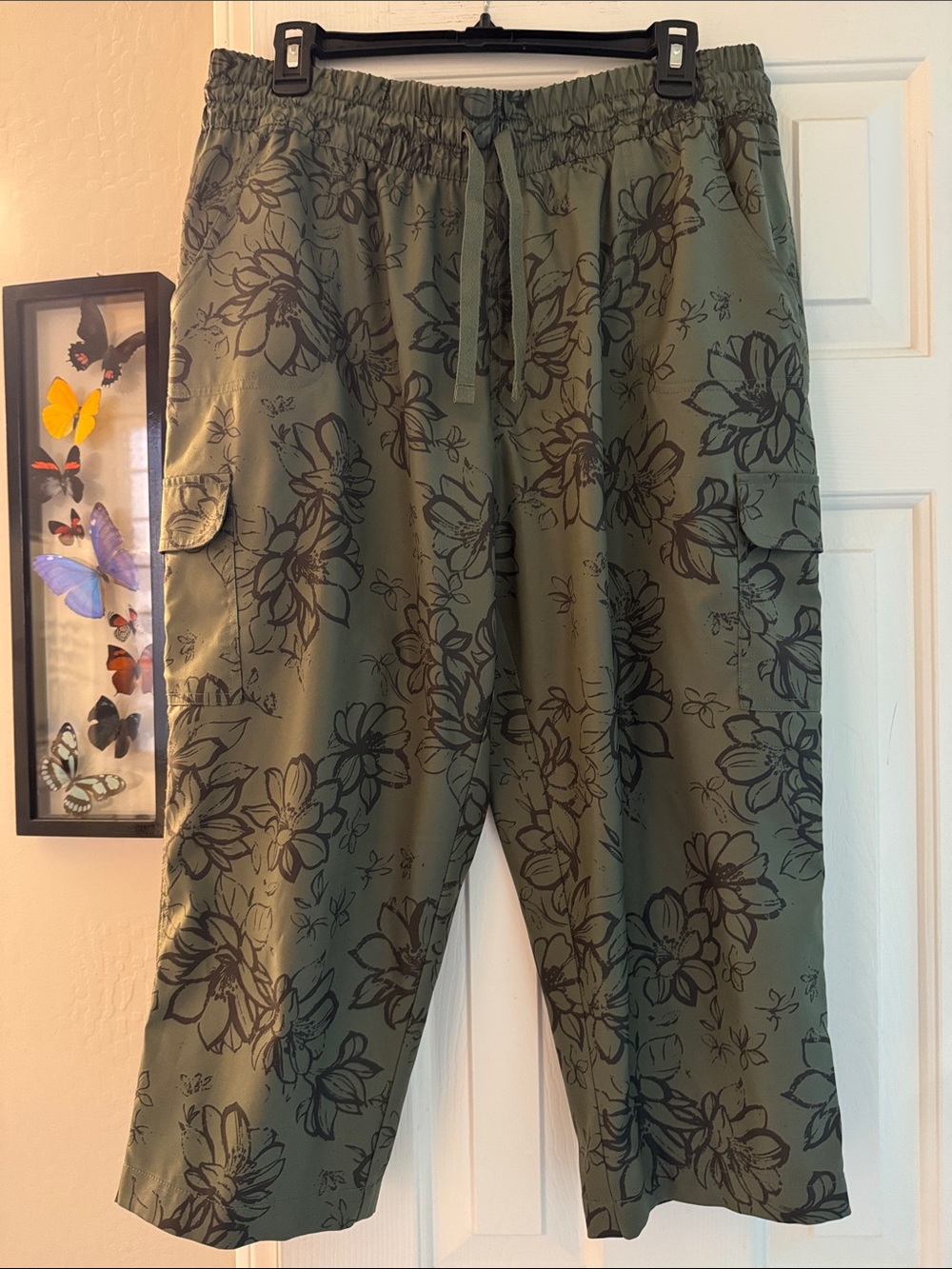 St. John's Bay Olive Green Floral Cargo Capri Pants